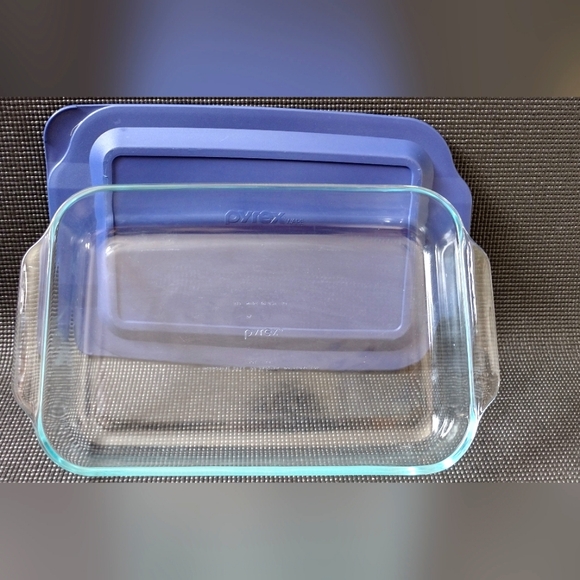Pyrex Food Storage, clear glass with a blue lid. Made in USA - Picture 1 of 4